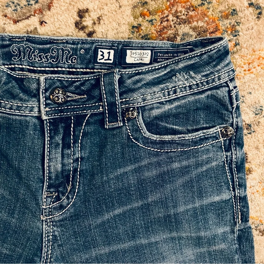 Miss Me Capris with Wing Pocket Detail - Picture 4 of 10